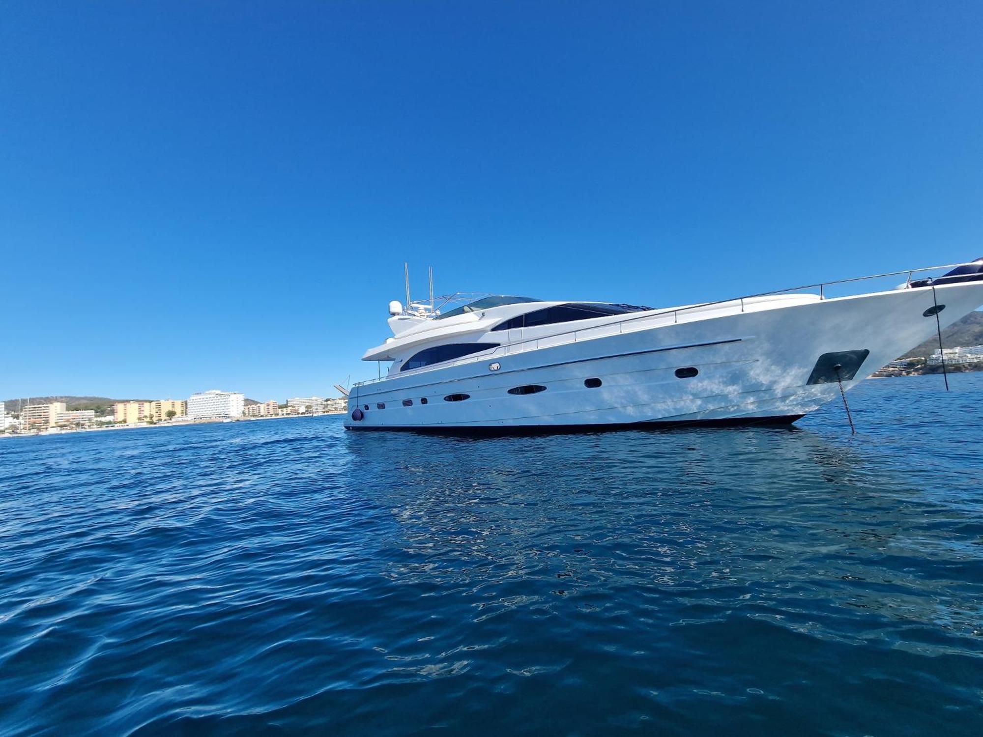 Botel Beautiful Motor Yacht Barcelona
