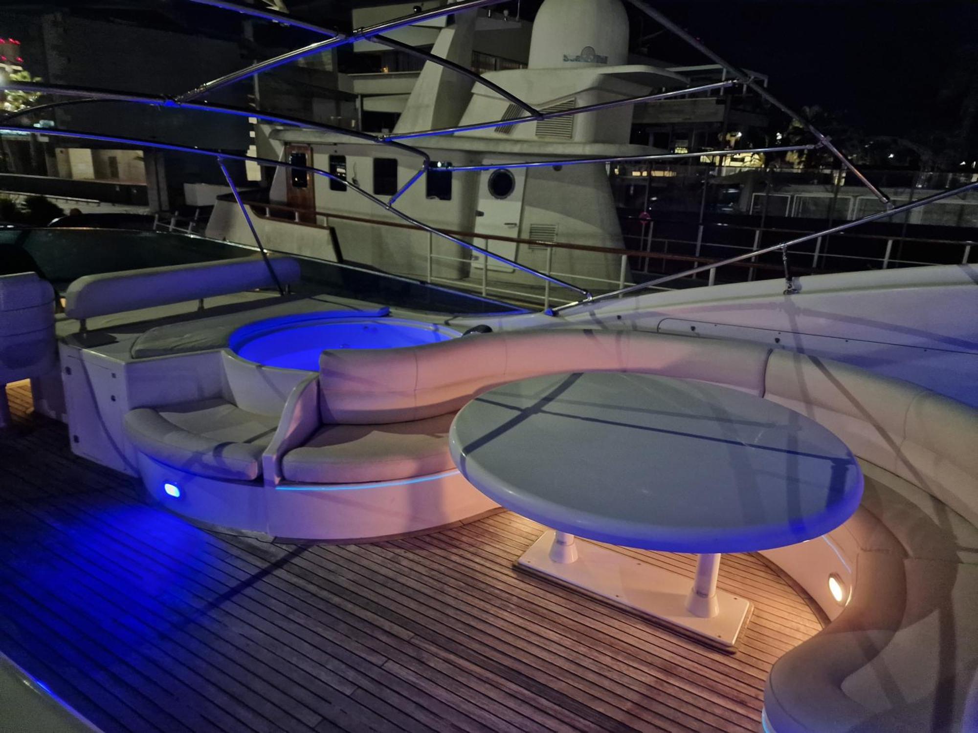 Beautiful Motor Yacht * Barcellona